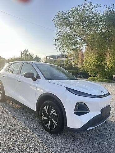 e2 byd: Электромобиль (кроссовер) белого цвета Основные особенности: - — 2