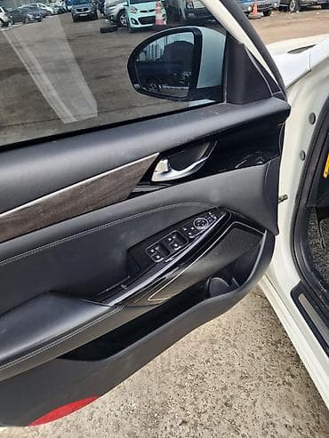 q 7: Kia K7: 2021 г., Бензин, Седан — 5