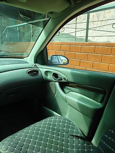 Ford Focus: 2003 г., 2 л, Автомат, Бензин, Универсал — 6
