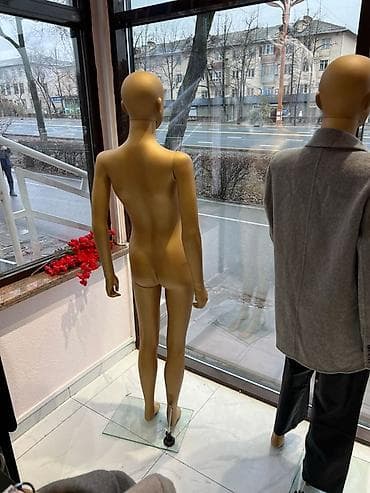 Торговое оборудование: Манекены женские, комплект из 3 шт. - Рост: 177 см (указан на фото) - — 2