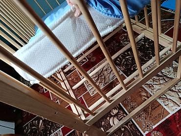 bunk bed: Детская кроватка из натурального дерева с матрасом - Классическая — 2