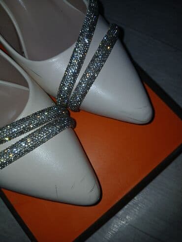 где можно купить обручальные кольца недорого: ✨ Продаю новые туфли цвета айвори со стразами 📏 Размер: 38 (идут на — 2