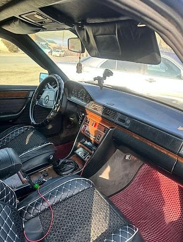 с4 2 8: Mercedes-Benz W124: 1993 г., 2 л, Механика, Бензин, Седан — 4