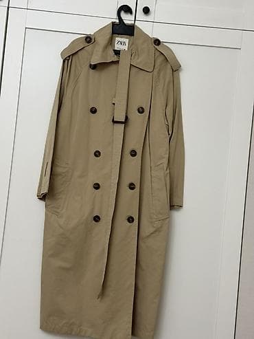 хлопья: Элегантный женский тренч бежевого цвета от Zara. Модель имеет — 1