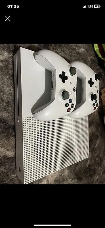 Видеоигры и приставки: Xbox One S 1тб с играми (белый) с двумя беспроводными геймпадами — 2