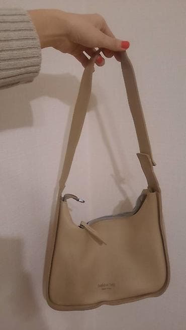 Шарфы, палантины: Продам сумочки по 300 сом. Б/у. В хорошем состоянии. Пишите по номеру — 1