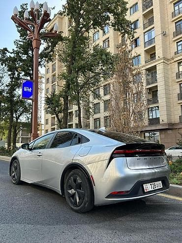 радары: Toyota Prius: 2024 г., Гибрид, Лифтбек — 4