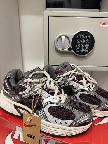 комбинация: Кроссовки, 37, 37.5, Nike, Новый — 1