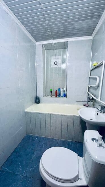 каракол продажа дом: Сатам Дүкөн Турак үйдө, 56 кв. м, Эски ремонт, Эшиги өзүнчө, 1 кабат — 7