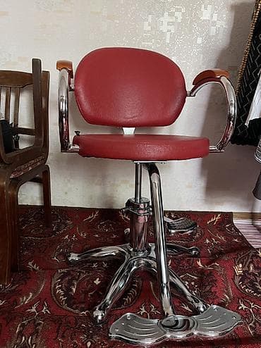Парикмахерское кресло с гидравлическим подъемником. Уступлю реальным