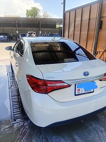 byd e7: Toyota Corolla: 2018 г., 1.8 л, Автомат, Гибрид, Седан — 2