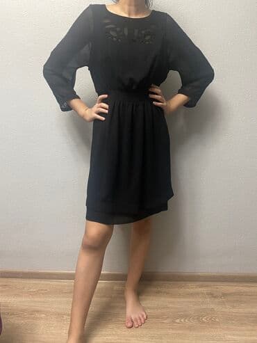 Очень красивые платья на праздники, размер М, почти новые, один раз