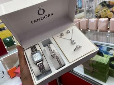 Элегантный набор женских украшений, включающий часы, браслет, серьги