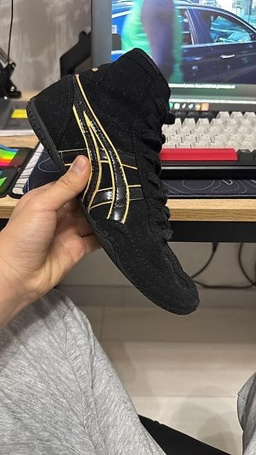 Жеке буюмдар: Эркектердин кроссовкасы, 39, Asics, Колдонулган, түсү - Кара — 2