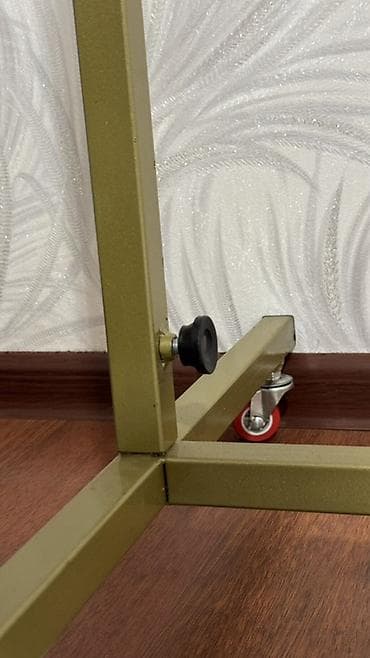 колёсики для мебели: СДАЮ В АРЕНДУ! Металлическая напольная вешалка-рейл на колесах - — 3