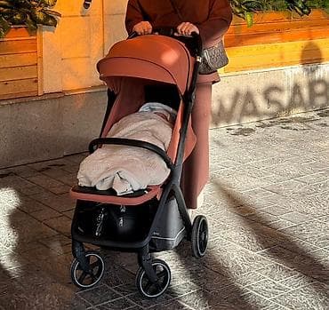 Продаю коляску ! New Luх легкая и маневренная удобная . Главное