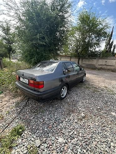 Транспорт: Volkswagen Vento: 1993 г., Механика, Бензин, Седан — 2