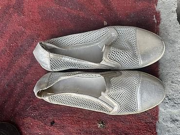 Бекерге берем: Белые кроссовки низкого профиля. 40 размер - Материал верха — 7