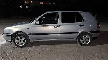 mazda 323 2003: Volkswagen Golf: 1993 г., Хэтчбэк — 5