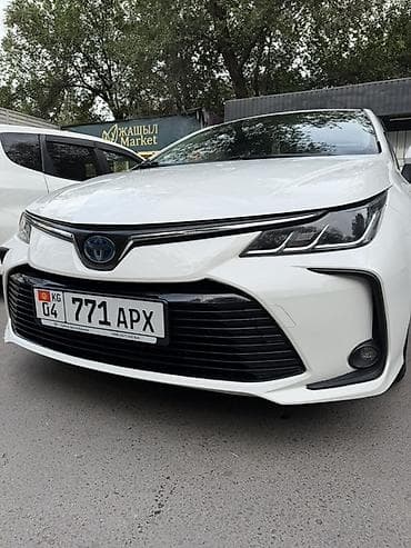 Toyota Corolla: 2021 г., 1.8 л, Вариатор, Гибрид, Седан — 2