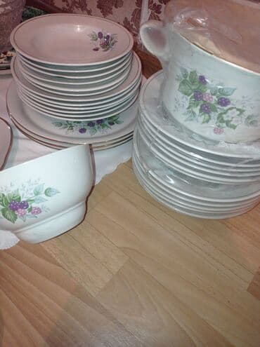 купить столик для кормления: Сервиз столовый . СССР. 60 предметов. Новый в упаковке. На 12 — 3