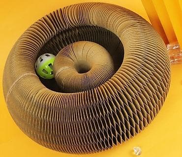 коня: Гофрированная игрушка-когтеточка для кошек в форме спирали. В комплект — 1