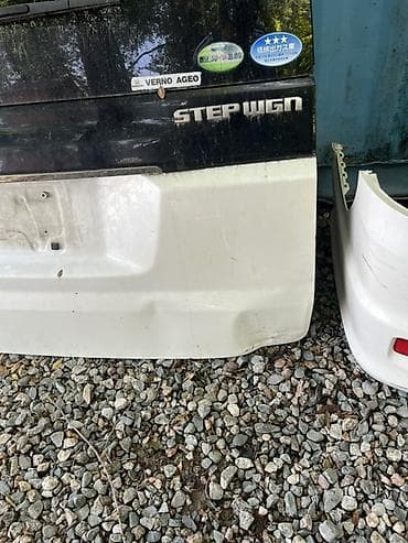 панель спада: Задняя дверь багажника и задний бампер для Honda Stepwgn (Step WGN) — 2