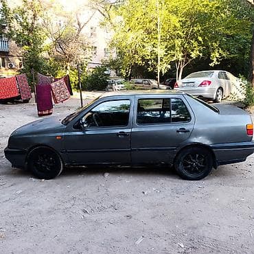 Транспорт: Volkswagen Vento: 1992 г., Механика, Седан — 3