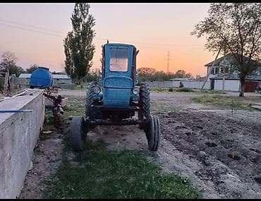 Трактор с навесным оборудованием Комплектация: - Колесный трактор
