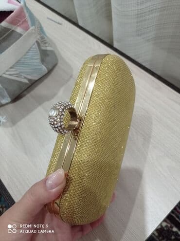 Золотистая сумочка/клатч, ремешок цепочкой