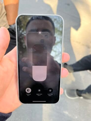 обменяю айфон: IPhone 13, Б/у, 256 ГБ, Белый, Защитное стекло, 90 % — 2