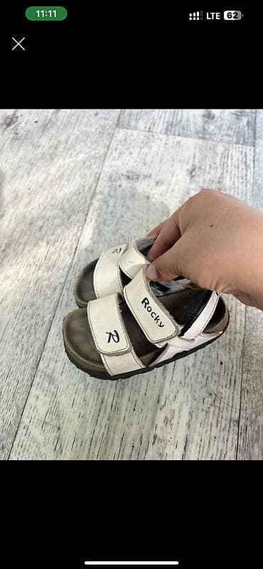 віддам даром коляску: Детская обувь, Цена за три пары 100 сом Особенности: - Липучки для — 2