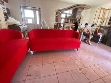 сколько стоит угловой диван: Набор из двух диванов насыщенного красного цвета, выполненных в едином — 5