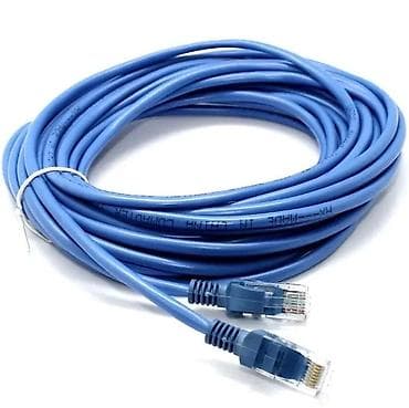 Сетевой кабель Ethernet синего цвета, предназначенный для подключения