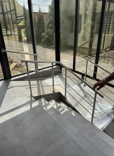 Готовые перила, Материал: Нержавеющая сталь, Для лестницы at lalafo.kg Готовые перила, Материал: Нержавеющая сталь, Для лестницы