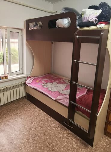 Продаю двухярусную кровать с матрасом в очень хорошем состоянии