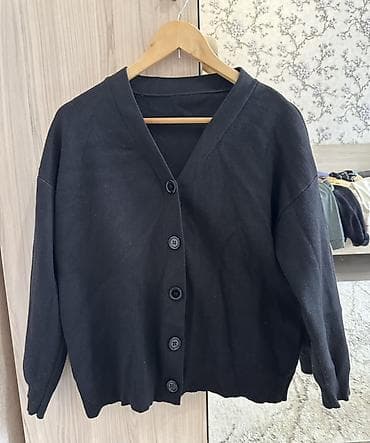 Личные вещи: Черный кардиган на пуговицах - Классический V‑вырез - Застёжка на 5 — 1