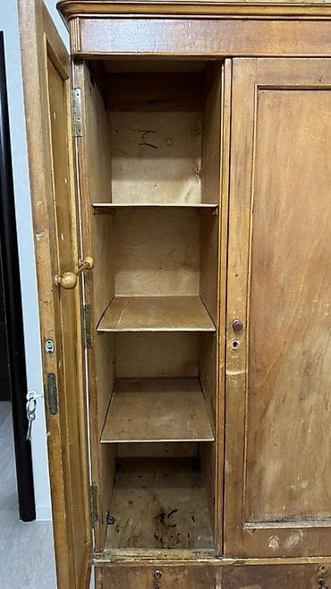 старинный шкаф для одежды: Шифоньер, шкаф для одежды, Прямой, Дерево — 4