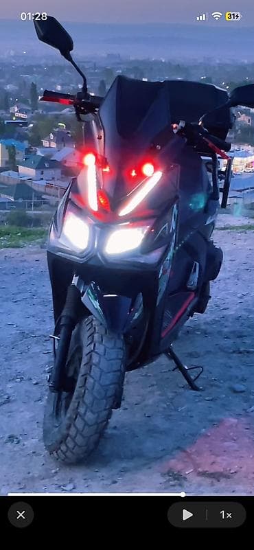 Макси-скутер 180 куб. см, Бензин, Б/у