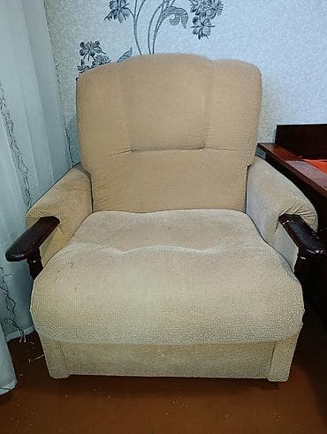 Прямые диваны: Прямой диван, Б/у — 6