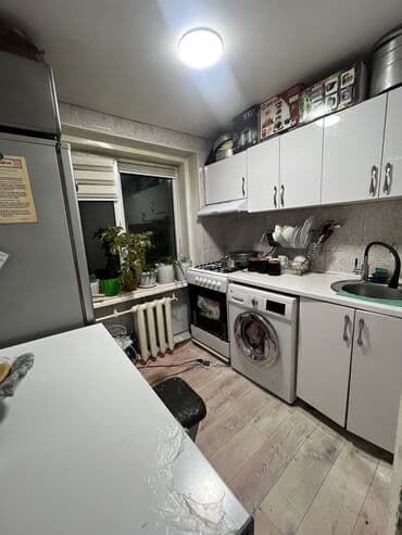 дувух ярсный крават: Кирпичный жилой дом 3 этажа с балконами и закрытым подъездом. - — 11