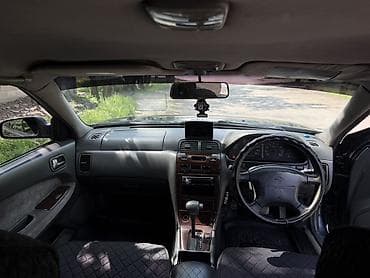 срочно куплю зеркало: Седан бизнес‑класса с правым рулём. Темно‑серый цвет, 4 двери — 2