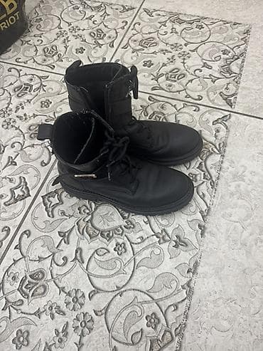 dr martins: Продаю детскую обувь в хорошем состоянии цены от 300 и 500 сом 1) — 5