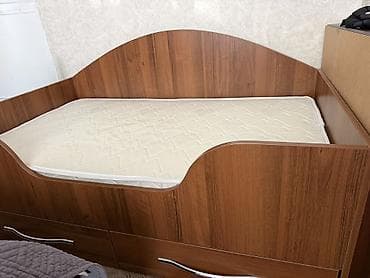Продаю кровать в хорошем состоянии 145см * 85, с матрасом 2 ящика — 3