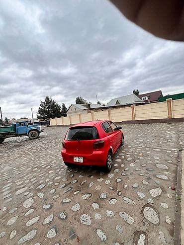 tesla model 3: Toyota Yaris: 2001 г., 1 л, Механика, Бензин, Хэтчбэк — 8