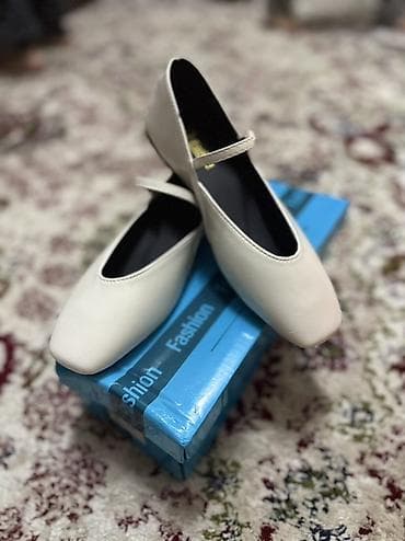 Балетки с ремешком - Цвет: молочный/айвори - Носок: квадратный -