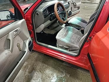 Транспорт: Volkswagen Vento: 1993 г., 2 л, Механика, Бензин, Седан — 3