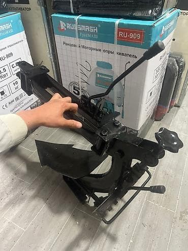 закапыватель арыков: Оборудование: навесной однокорпусный плуг для мотоблока — 1