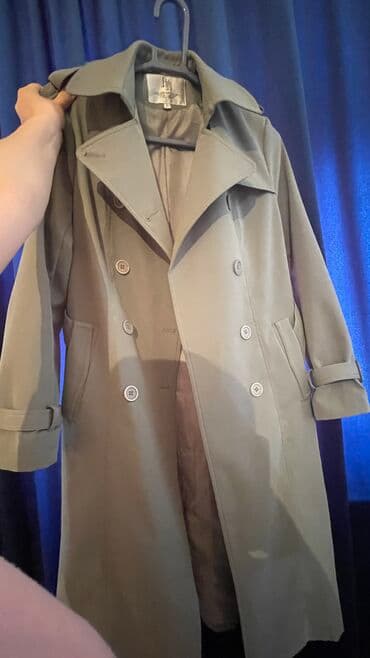 Тренч в отличном состоянии. Пару раз только носила и весит в шкафу at lalafo.kg Тренч в отличном состоянии. Пару раз только носила и весит в шкафу