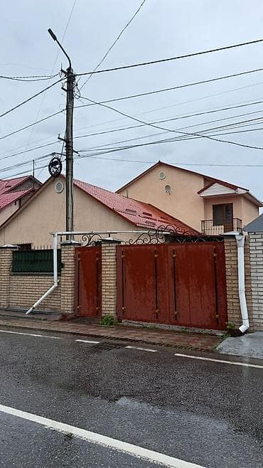 суванбердиева: Срочно продаётся 2‑х этажный кирпичный дом в центре города! Локация — 6